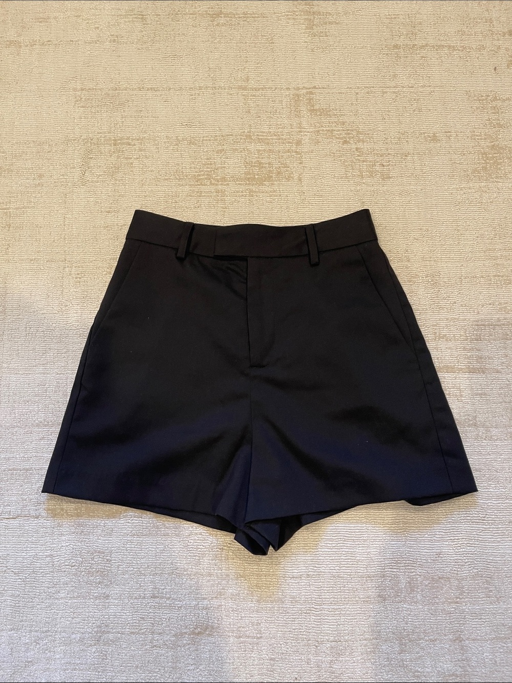 Dissh Bianco Black Short